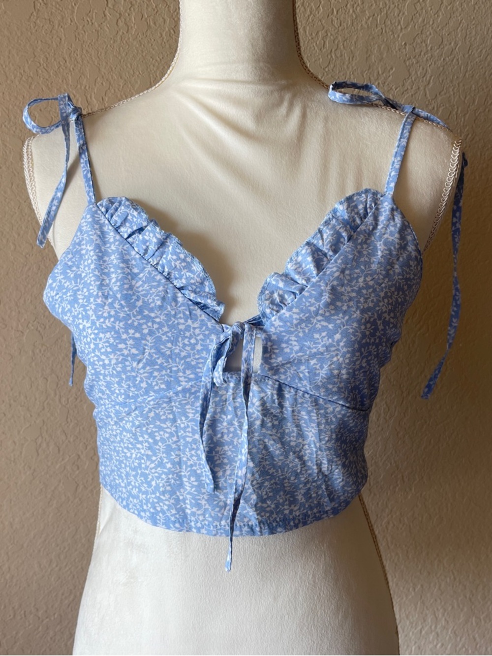 Romwe Blue Floral Crop Top Size Large